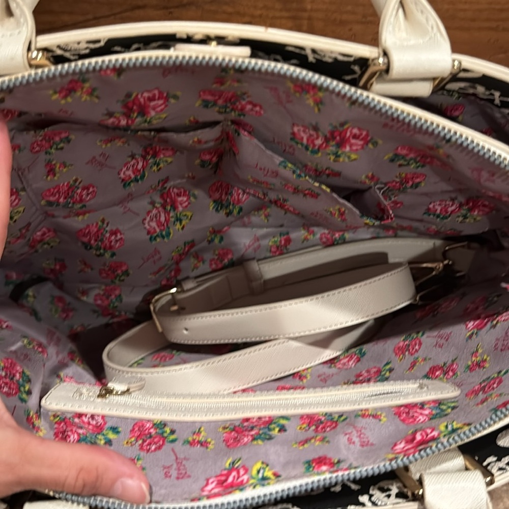 Betsey Johnson Cream Skull Embossed Handbag purse with wallet twilly - Picture 9 of 15